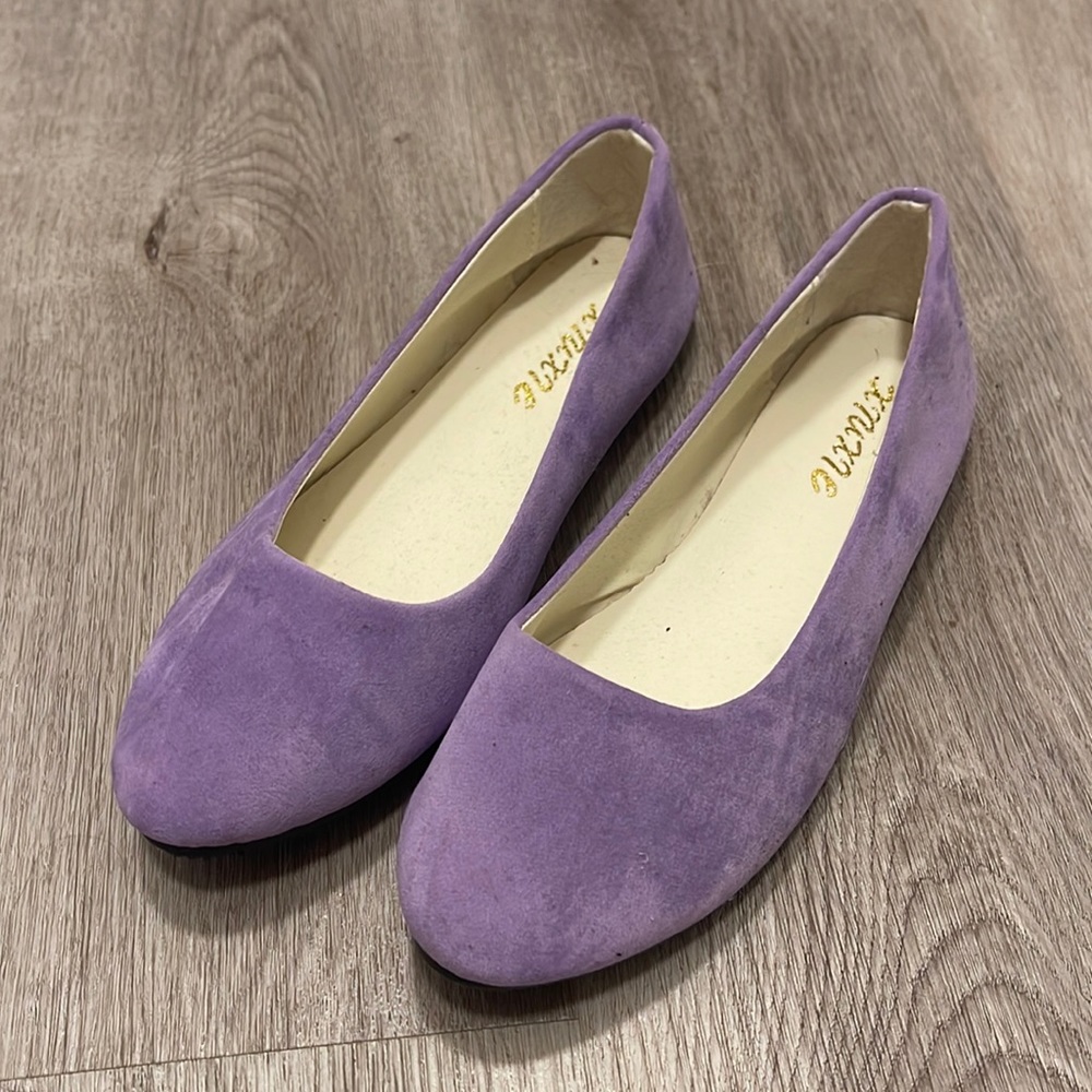 Lilac faux suede flats 6.5